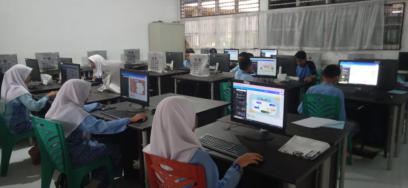 Coding, Desain dan Editing Video di Ektrakurikuler TIK SMP Negeri 32 Padang